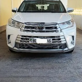 Toyota Highlander 2018
