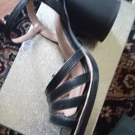 Босоножки чёрные 38 р