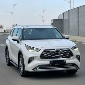 Toyota Highlander 2021