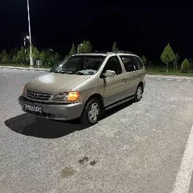 Toyota Sienna 2002
