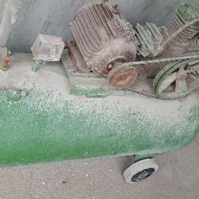 HOWA KAMPRESSOR 200 LT