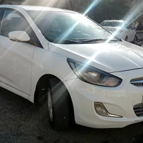 Hyundai Accent 2011