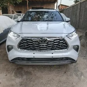 Toyota Highlander 2021