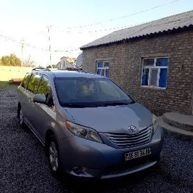 Toyota Sienna 2016