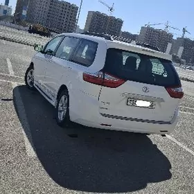 Toyota Sienna 2015