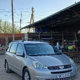 Toyota Sienna 2005