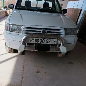 Mazda B2000 2002