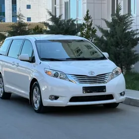 Toyota Sienna 2011