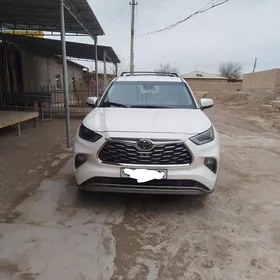 Toyota Highlander 2021