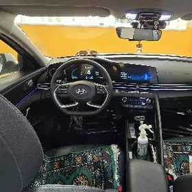 Hyundai Elantra 2025