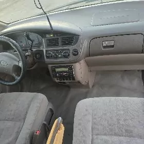 Toyota Sienna 2002