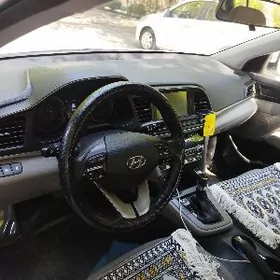 Hyundai Elantra 2020