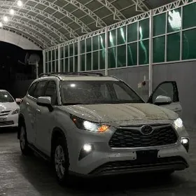 Toyota Highlander 2020