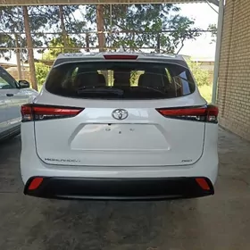 Toyota Highlander 2021