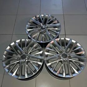 Lexus ES 17 lik disga.