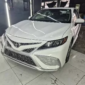Toyota Camry 2021