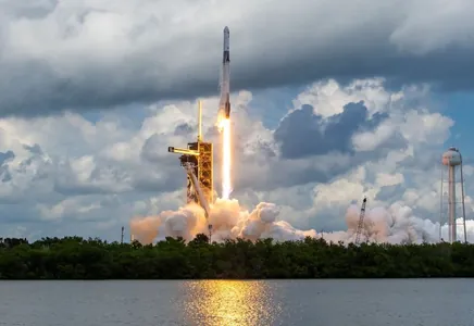 SpaceX kompaniýasy xAI sebäpli ýyly $18,5 mlrd girdeji we $5 mlrd ýitgi bilen tamamlady