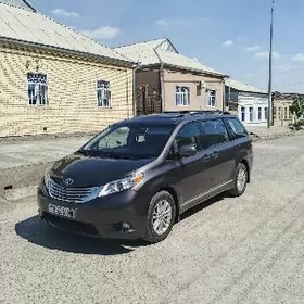 Toyota Sienna 2010