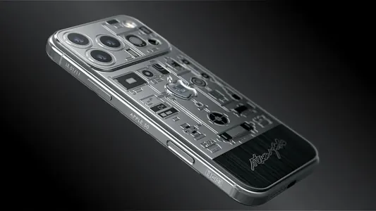 Caviar к 50-летию Apple выпустила iPhone 17 Pro с частичкой первого «айфона»