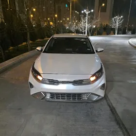 Kia Carens 2023