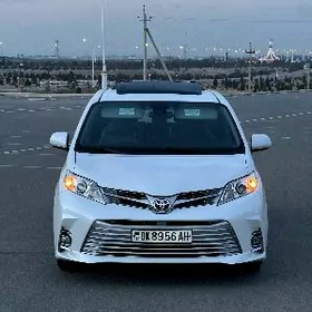 Toyota Sienna 2019