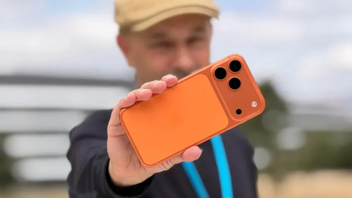 Dünýäde iň geçginli smartfonlaryň 10-lugyna birbada 5 sany iPhone girdi