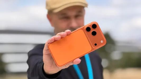 Dünýäde iň geçginli smartfonlaryň 10-lugyna birbada 5 sany iPhone girdi