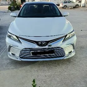 Toyota Camry 2021