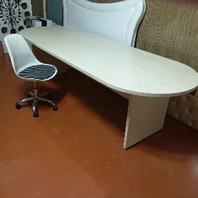 Офисный стол