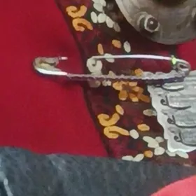 kümüş ýuzünde Aýat ýazylan