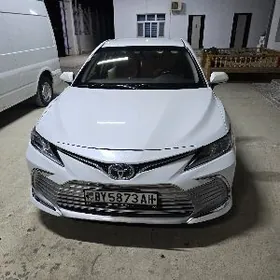 Toyota Camry 2021