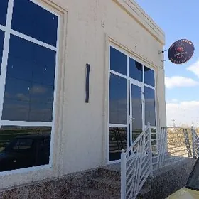 требуется официантка