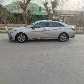 Hyundai Elantra 2022