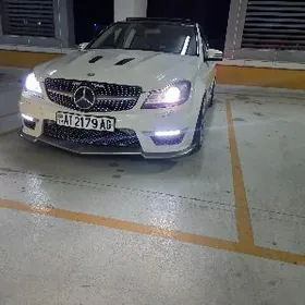 Mercedes-Benz C300 2011