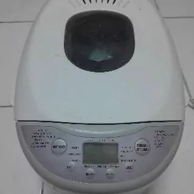 çörek biṣirýän/ hamyr yuguryan