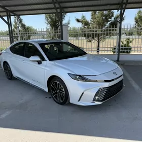Toyota Camry 2025