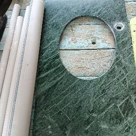 раковина и столешница мраморны