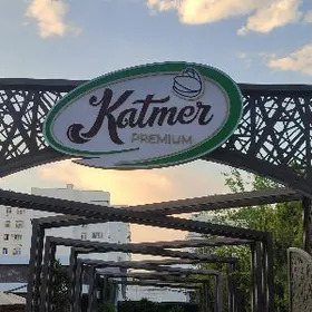 Kafe oficiantka gerek