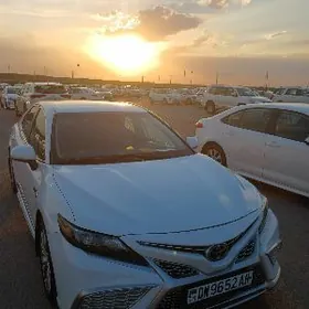 Toyota Camry 2021