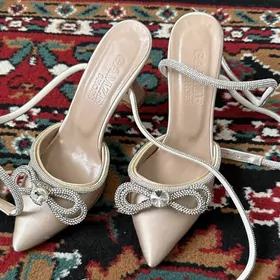 бежевая туфелька