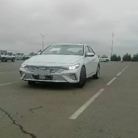 Hyundai Elantra 2025