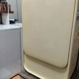 akirakansaner ýerde duryan