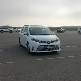 Toyota Sienna 2018