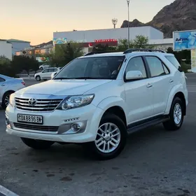 Toyota Fortuner 2015
