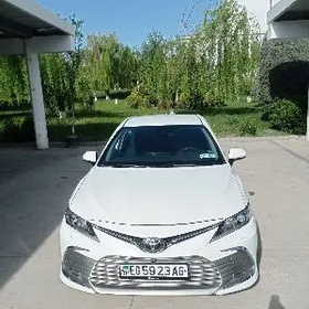Toyota Camry 2021