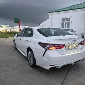 Toyota Camry 2021