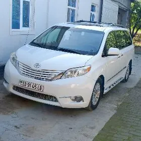 Toyota Sienna 2011