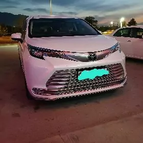 Toyota Sienna 2022