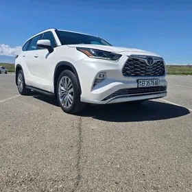 Toyota Highlander 2021