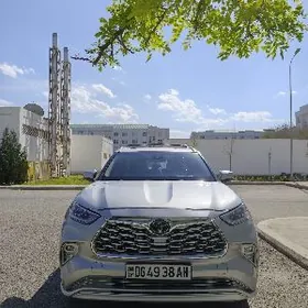 Toyota Highlander 2023